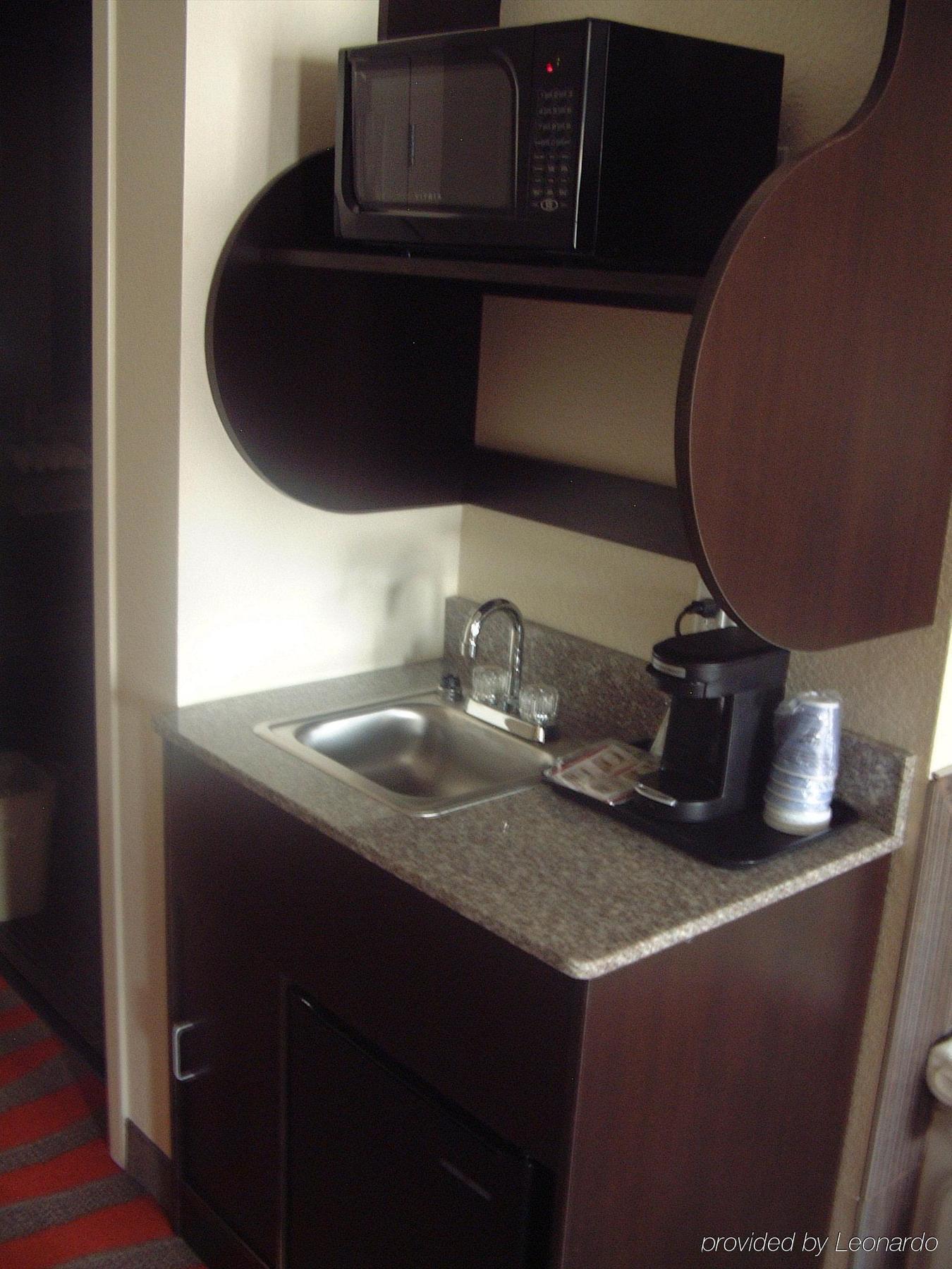 Holiday Inn Express And Suites - Bradford By Ihg Δωμάτιο φωτογραφία